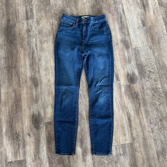 Madewell Curvy High-Rise Skinny Jeans in Hayes Wash - Picture 13 of 14